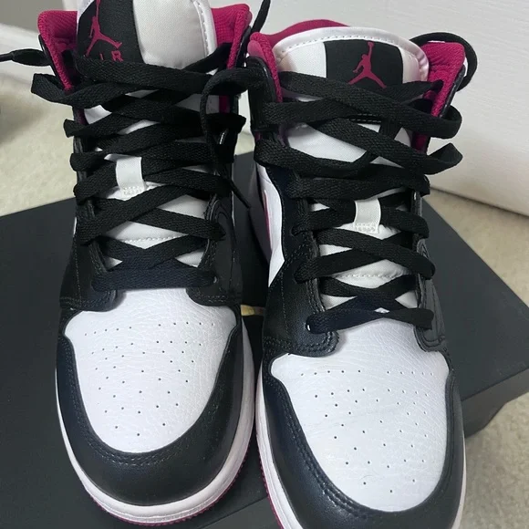 Air Jordan 1 Mid GS – White/Gym Red-Black (Size W8.5) - Picture 3 of 8